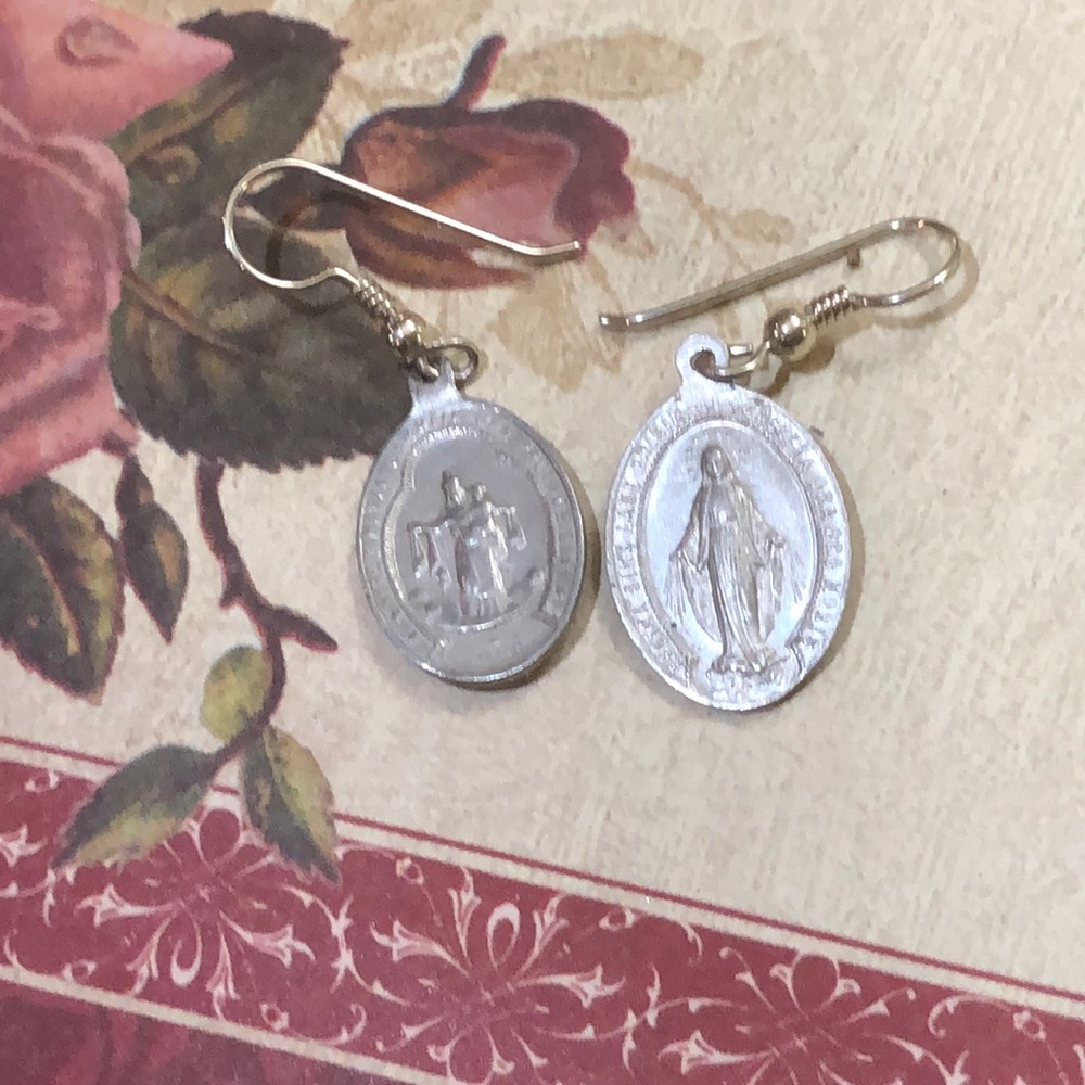 🌼💖🌸 3 for $15 Mother Mary Medallion Earrings